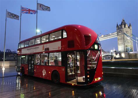 London Minibus & Coach Hire - Investravel